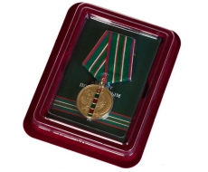 Медаль 95 лет Пограничным Войскам (1918-2013) в футляре с удостоверением снизу