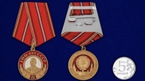 Медаль со Сталиным 100 лет СССР